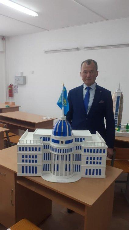 ӨНЕРЛІНІҢ ӨРІСІ КЕҢ