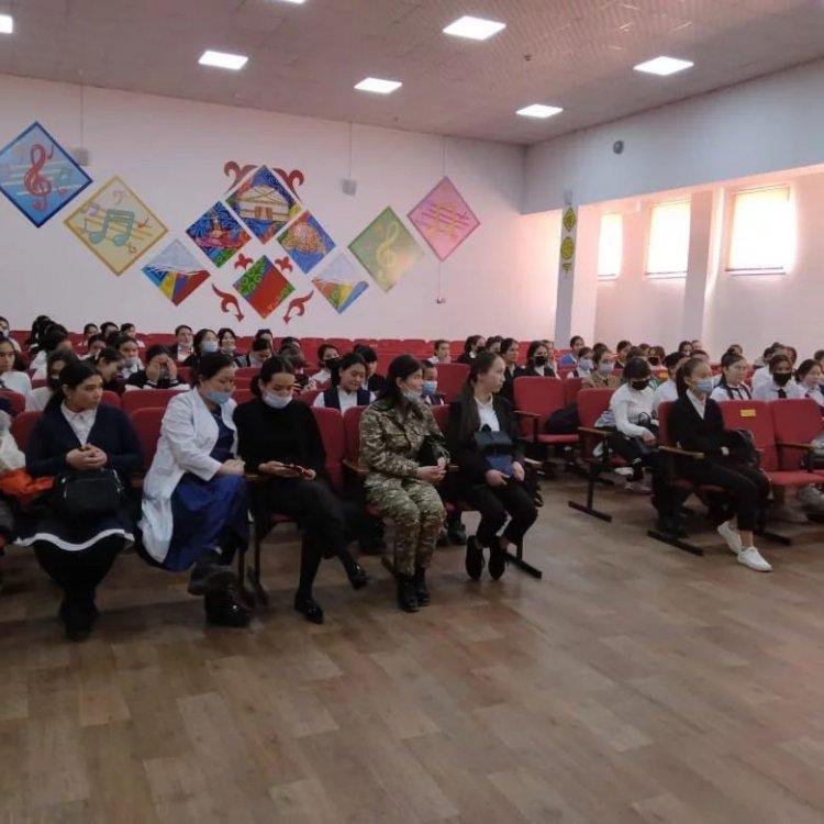 Мектебімізде "Қыз Жібек" қыздар клубының мүшелеріне "Қыз -қылығымен көрікті" атты тақырыпта қыздар жиналысы өткізілді